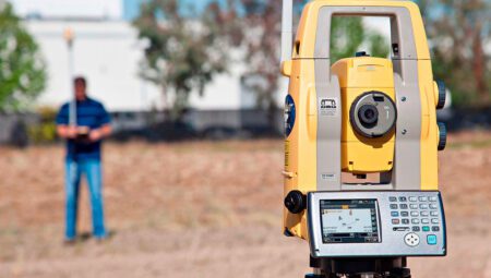 Total station nedir?, sokakta fotoğraf çektiğine inandığımız insanlar aslında ne iş yapıyor?
